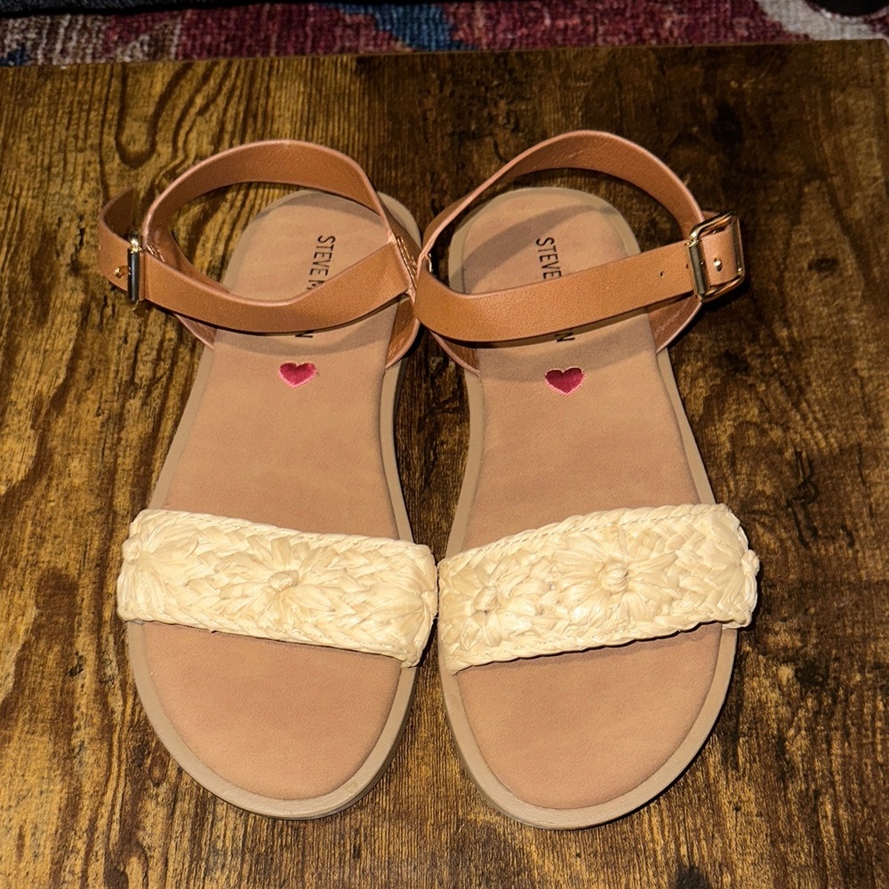 Steve Madden Tan and Cream Kids Sandals